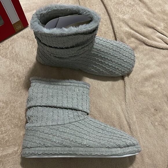 NIB- Charter Club- XL (11-12). Faux Fur Slipper Booties - Picture 2 of 8